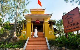 Victoria Nui Sam Lodge